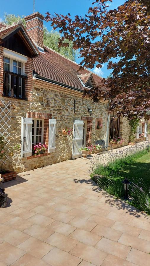 Bed and Breakfast Les 3 Roses Anjouin Exterior foto