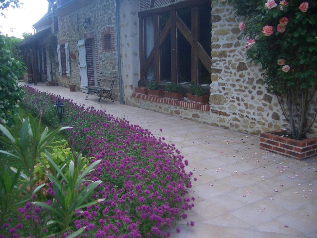 Bed and Breakfast Les 3 Roses Anjouin Exterior foto